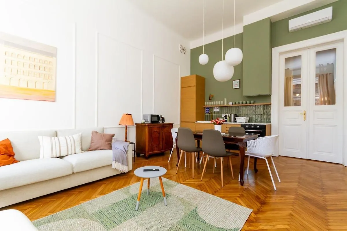 2Br Modern Elegance W Sauna And Ac By Budapest Hungary