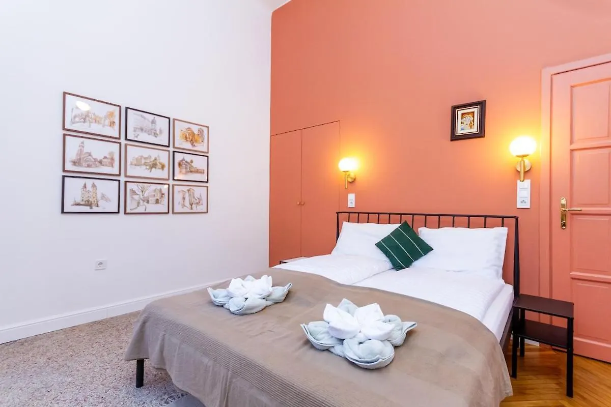 2Br Modern Elegance W Sauna And Ac By Budapest