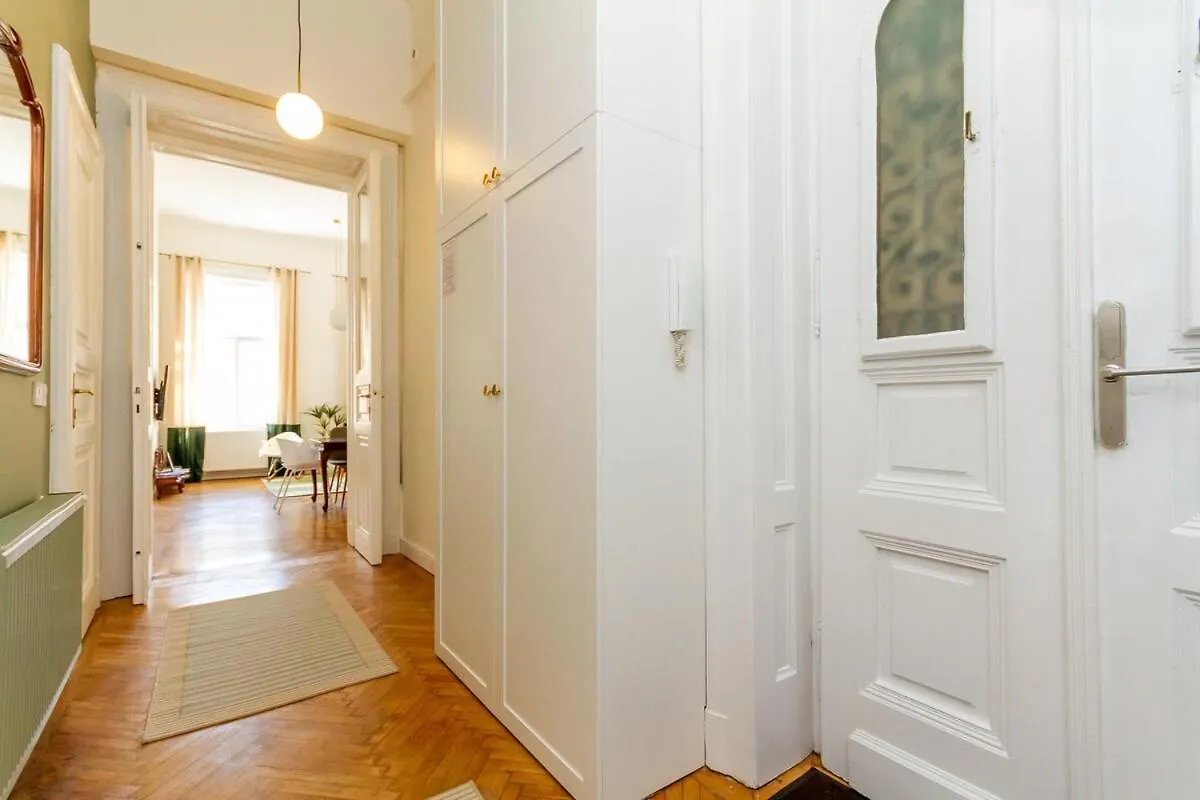 2Br Modern Elegance W Sauna And Ac By Budapest Apartment