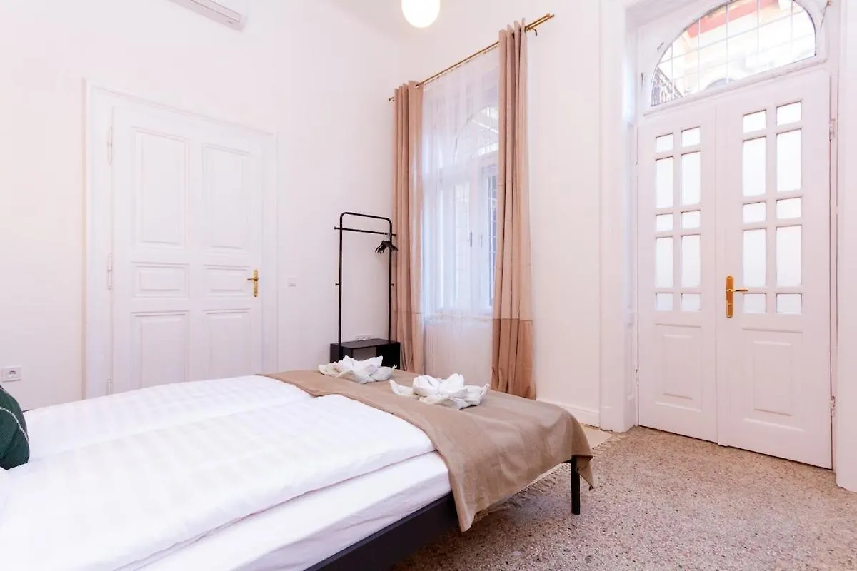 2Br Modern Elegance W Sauna And Ac By Budapest Apartment