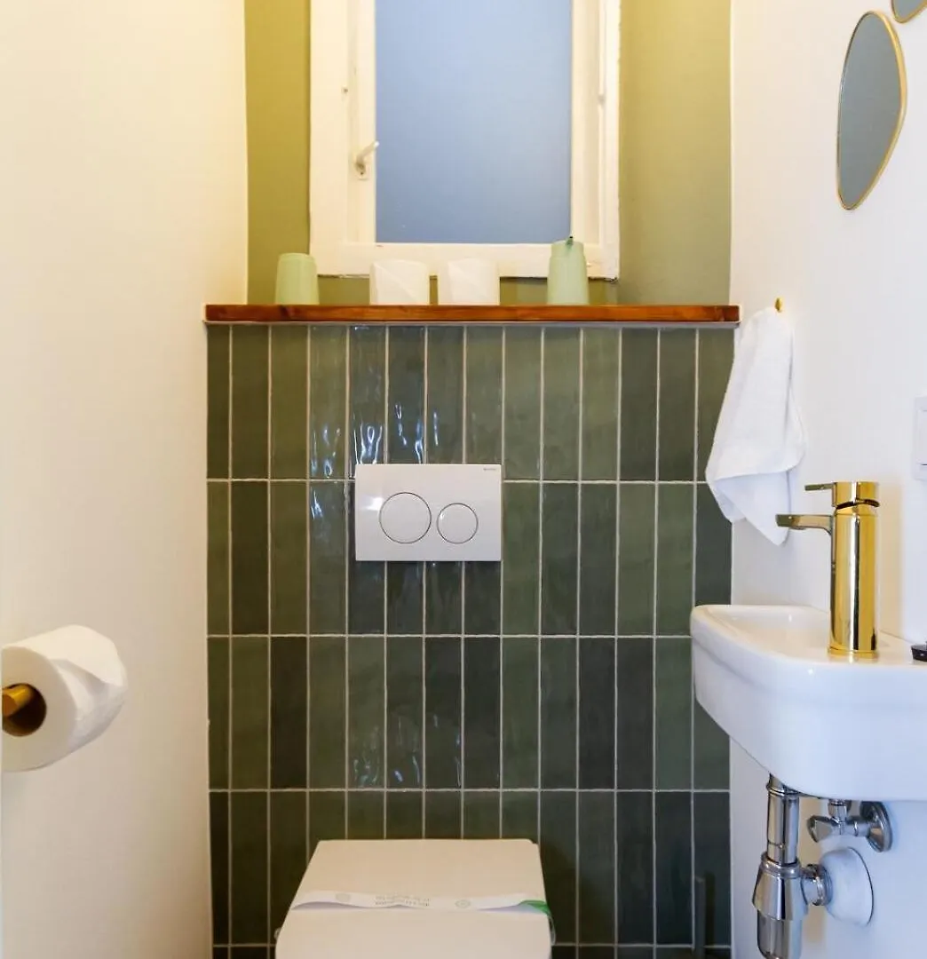 2Br Modern Elegance W Sauna And Ac By Budapest